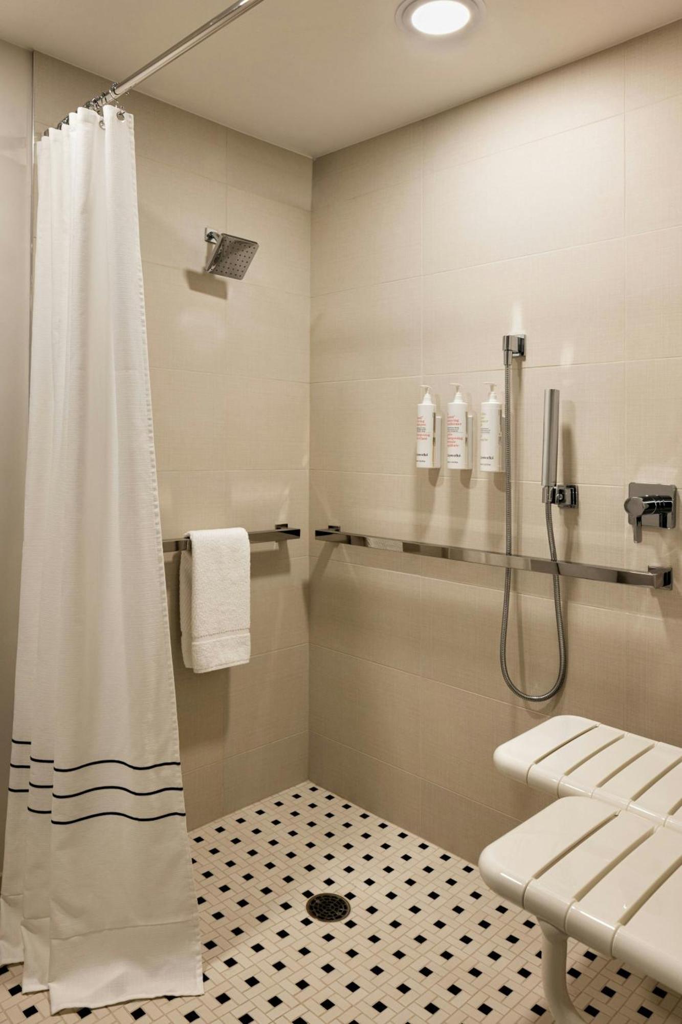 Oshkosh Marriott Waterfront Hotel & Convention Center מראה חיצוני תמונה