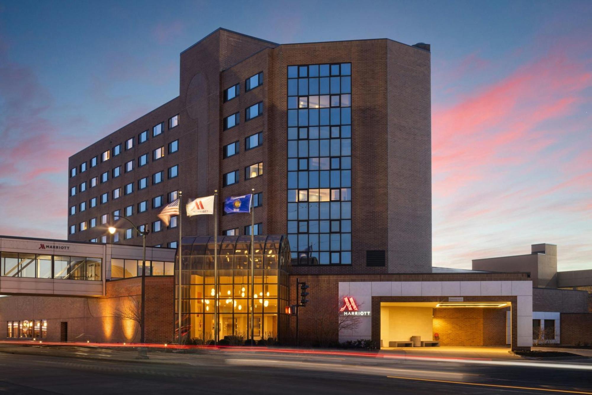 Oshkosh Marriott Waterfront Hotel & Convention Center מראה חיצוני תמונה